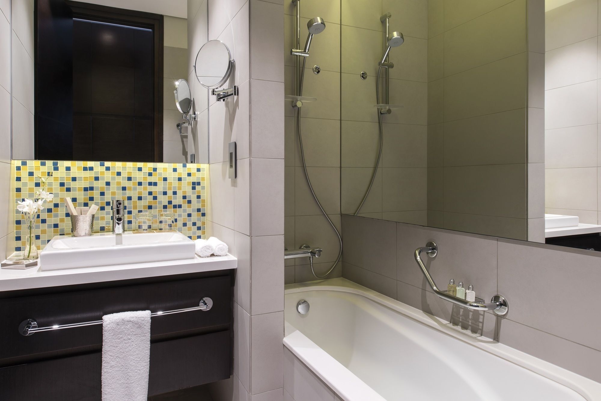 Fraser Suites Riaad Buitenkant foto